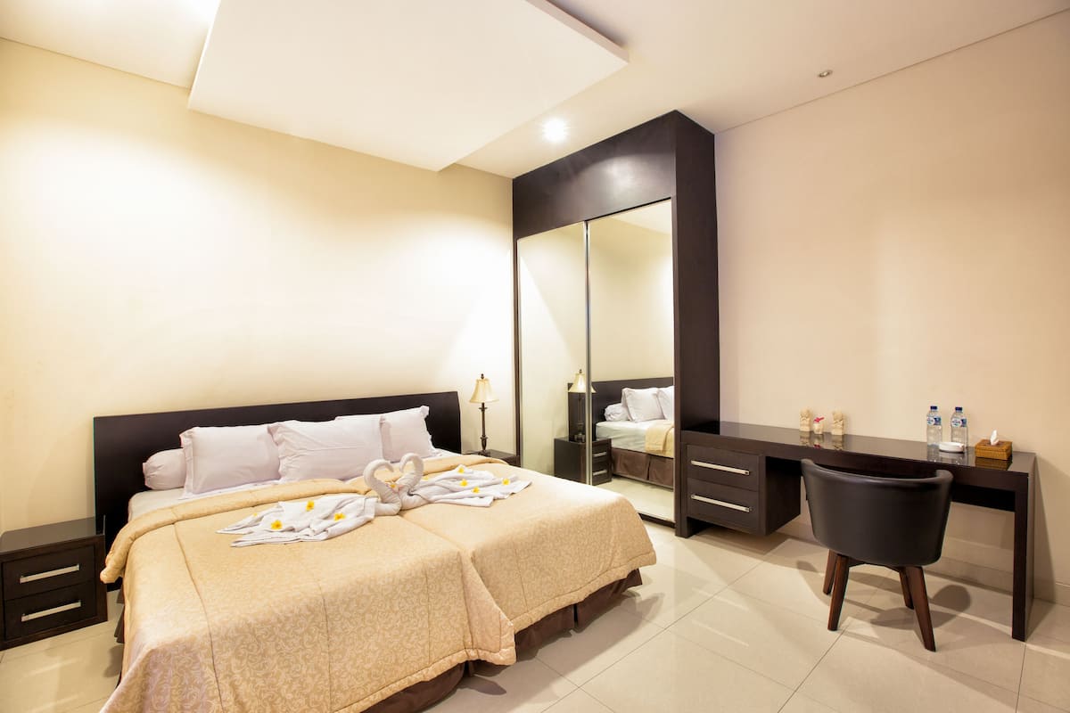 Superior Twin Room | In-room safe, WiFi (free), bed sheets