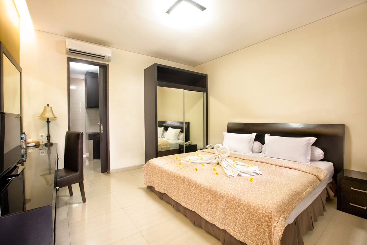 Standard Double Room | In-room safe, WiFi (free), bed sheets