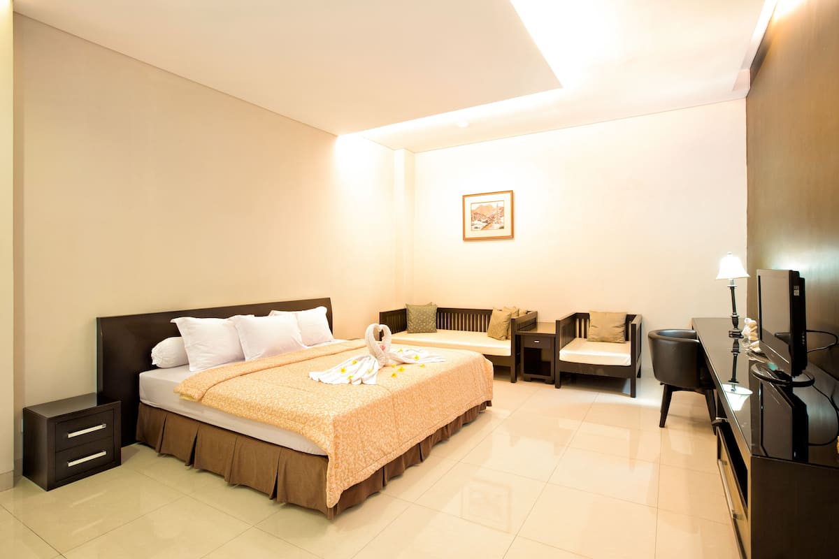 Deluxe Double Room | In-room safe, free WiFi, bed sheets