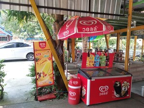 Property grounds - Khonchom Resort (Wihan Daeng)