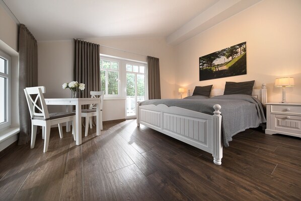 Deluxe-Doppelzimmer, Balkon | Individuell dekoriert, schallisolierte Zimmer, kostenloses WLAN