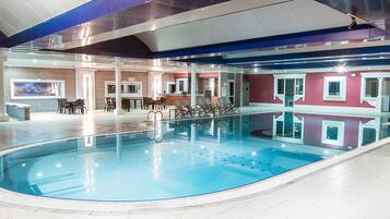 Indoor pool, 2 outdoor pools