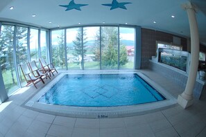 Indoor pool, 2 outdoor pools