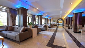 A spacious lobby with sofas, armchairs, and a reception desk. - Bolu Termal Otel (Bolu)