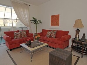 Family Townhome, Private Pool, Garden Area | Living room