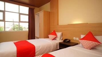 Desk, free WiFi, bed sheets