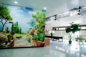 Dining - OYO 147 Hotel Winer (Palembang)