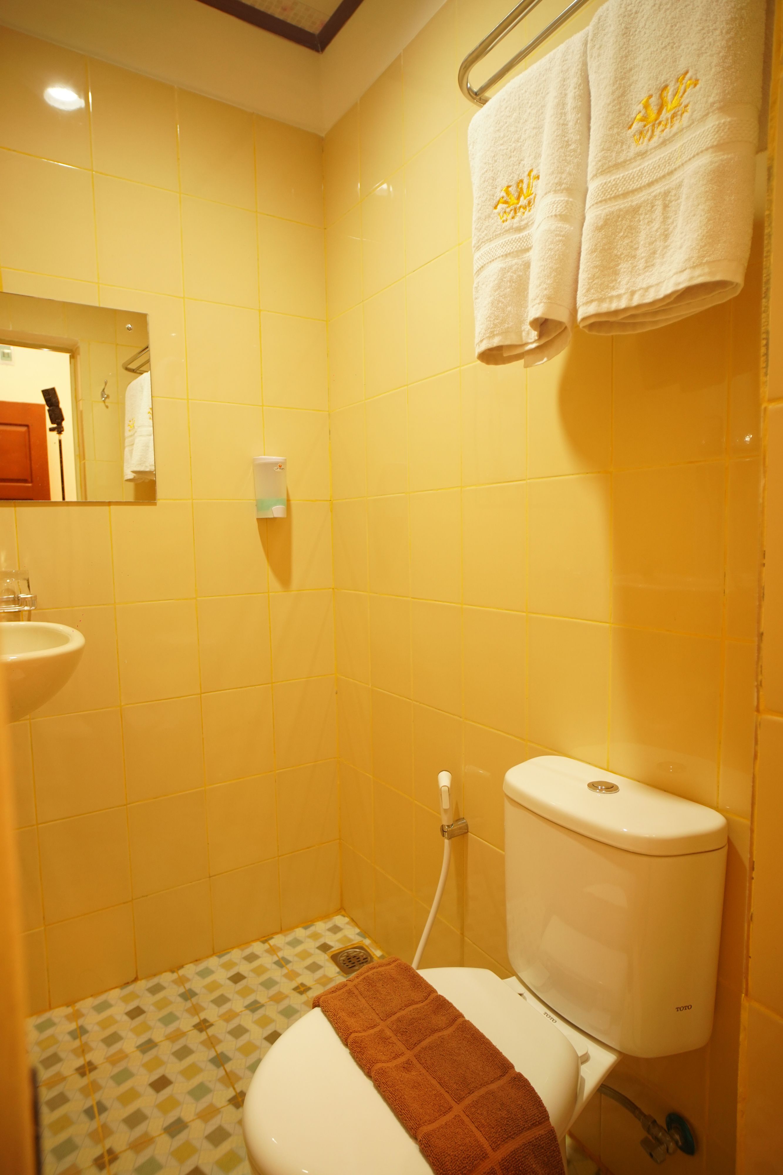 Standard Double Room | Bathroom