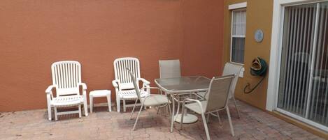 ファミリー タウンホーム バルコニー ガーデン | テラス / パティオ