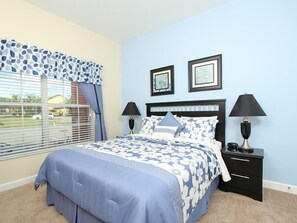 Family Townhome, Private Pool, Garden Area