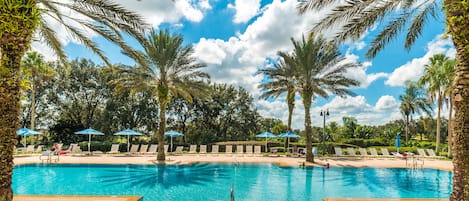 8 piscinas al aire libre, sombrillas, tumbonas