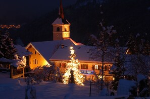 Fachada del alojamiento - Noche