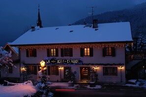 Façade de l’hébergement - soirée/nuit