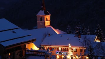 Fassade der Unterkunft – Abend/Nacht