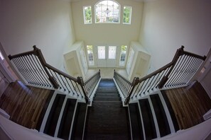 Familjevilla - balkong - trädgård | Trappa