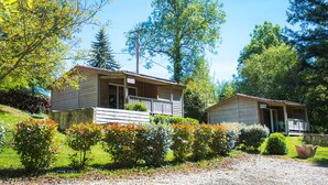 Cabin (Forestier) | 2 bedrooms, blackout drapes, soundproofing, iron/ironing board