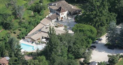 Moulin des Sandaux Village
