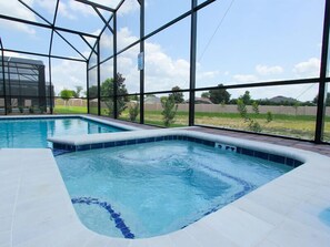 Bain à remous extérieur