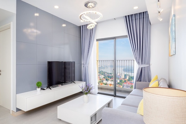 Gallery Apartment, 2 Bedrooms, River View | Living area