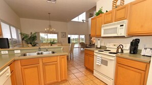 Vila Keluarga, balkon, area taman | Dapur bersama
