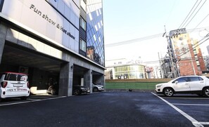 Free self parking, free valet parking - Show Hotel (Cheonan)