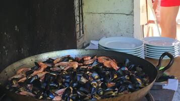 Frühstück und Abendessen, lokale Küche