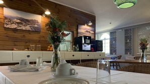 A dining table set with plates, cutlery, and a vase of flowers. - Hotel O Pazo (Vigo)