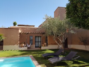 المنشأة من الخارج