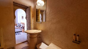 Traditional Double Room, Private Bathroom | Bathroom | Deep soaking tub, rainfall showerhead, eco-friendly toiletries, towels - Tagadert Lodge (Tameslouht)