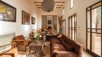 Biệt thự truyền thống, phòng tắm riêng, quang cảnh sân vườn | Lounge