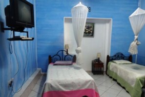 ツインルーム 禁煙 | デスク、遮光カーテン、WiFi (無料)、ベッドシーツ