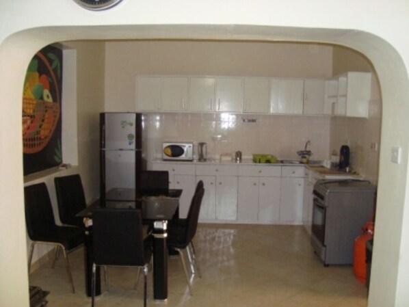 冷蔵庫、電子レンジ