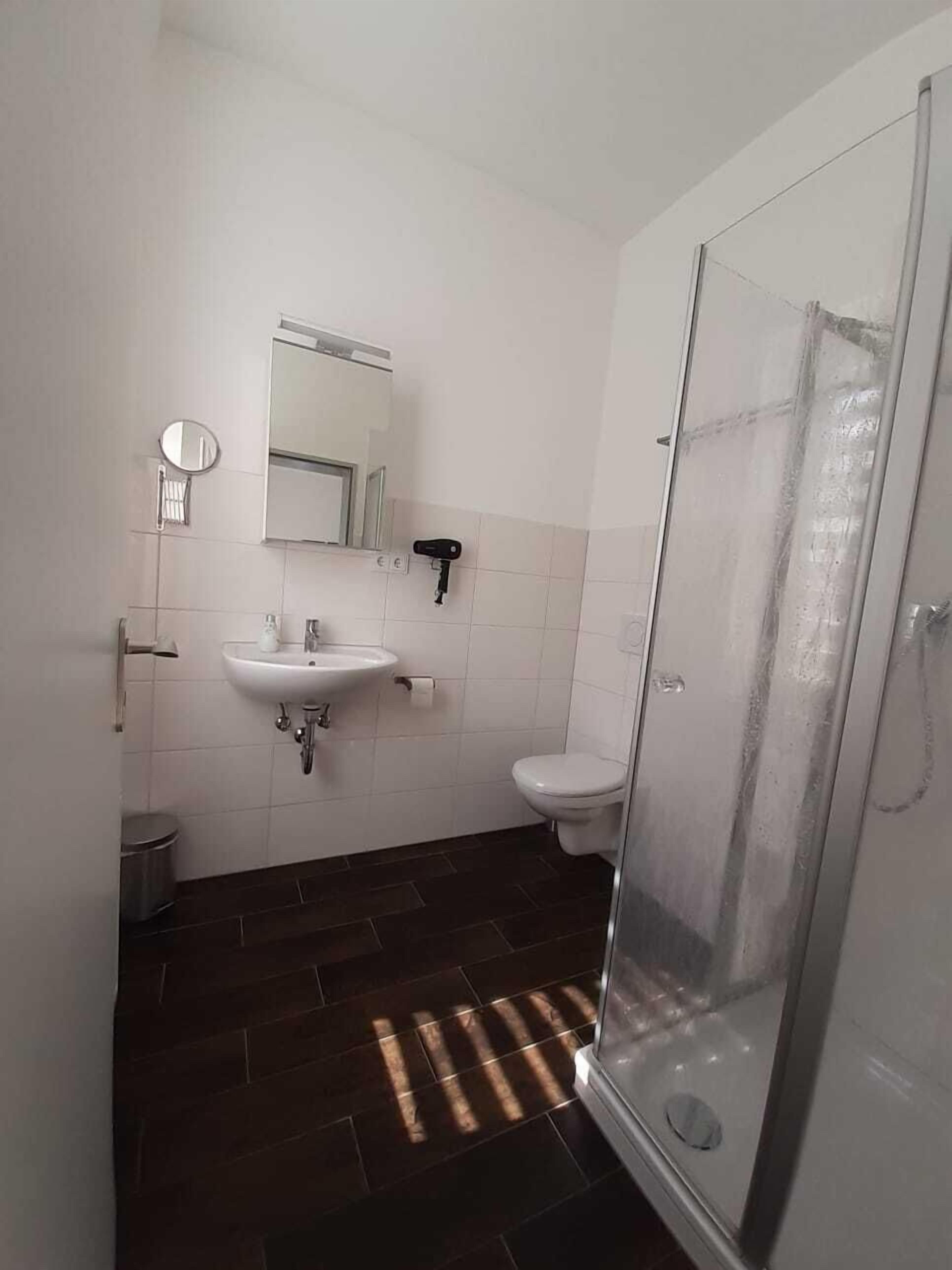 Classic Double Room, Ensuite, City View (Zimmer 1) | Bathroom
