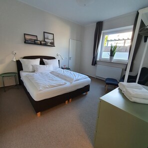 Doppelzimmer, mit Bad, Gartenblick (Zimmer 3) | 1 Schlafzimmer