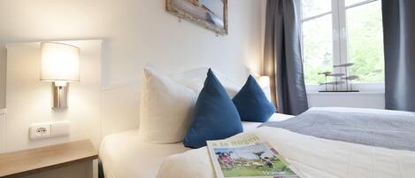 Apartment, 1 Queen Bed (incl. 45€ + 25€ pp service fee) | Blackout drapes, soundproofing, free WiFi, bed sheets