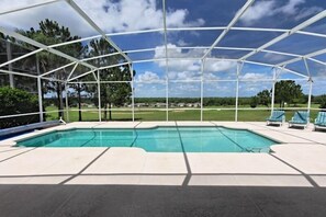 Seasonal outdoor pool, pool umbrellas, sun loungers - Ov3121 - Highlands Reserve - 5 Bed 3 Baths Villa (Davenport)