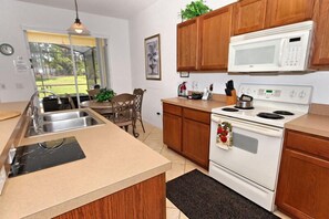 Family Villa, Balcony, Garden Area | Shared kitchen facilities | Fridge, microwave, oven