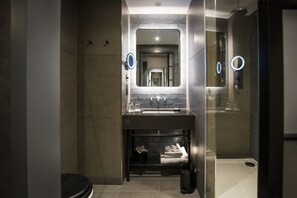 Dusche, Regendusche, kostenlose Toilettenartikel, Haartrockner