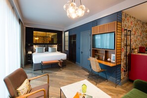 Junior Suite | In-room safe, laptop workspace, iron/ironing board, free WiFi - Clayton Hotel City of London (London)