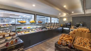 Daily full breakfast (GBP 18 per person)