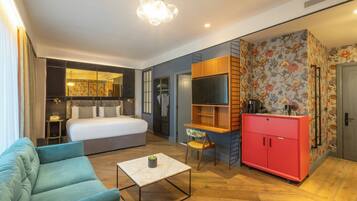 In-room safe, laptop workspace, iron/ironing board, free WiFi