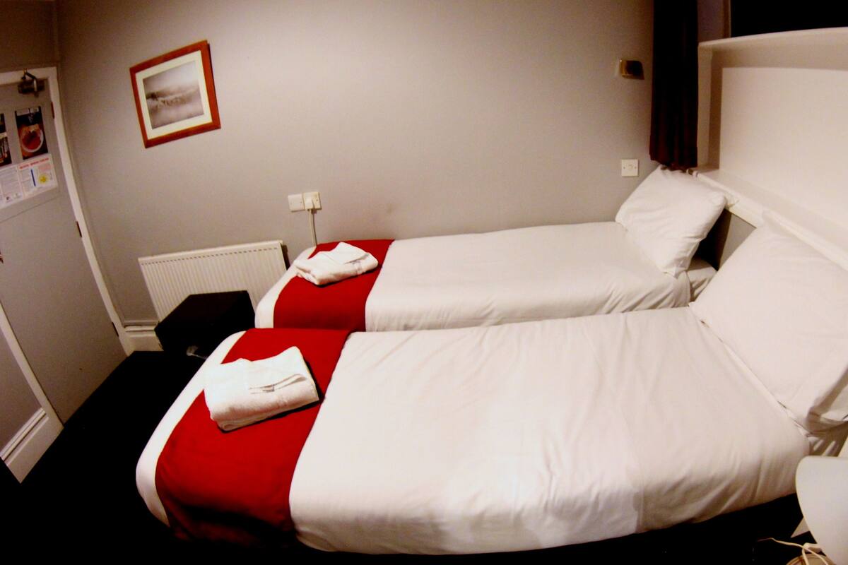 Kamar Twin | Wi-Fi gratis dan seprai linen