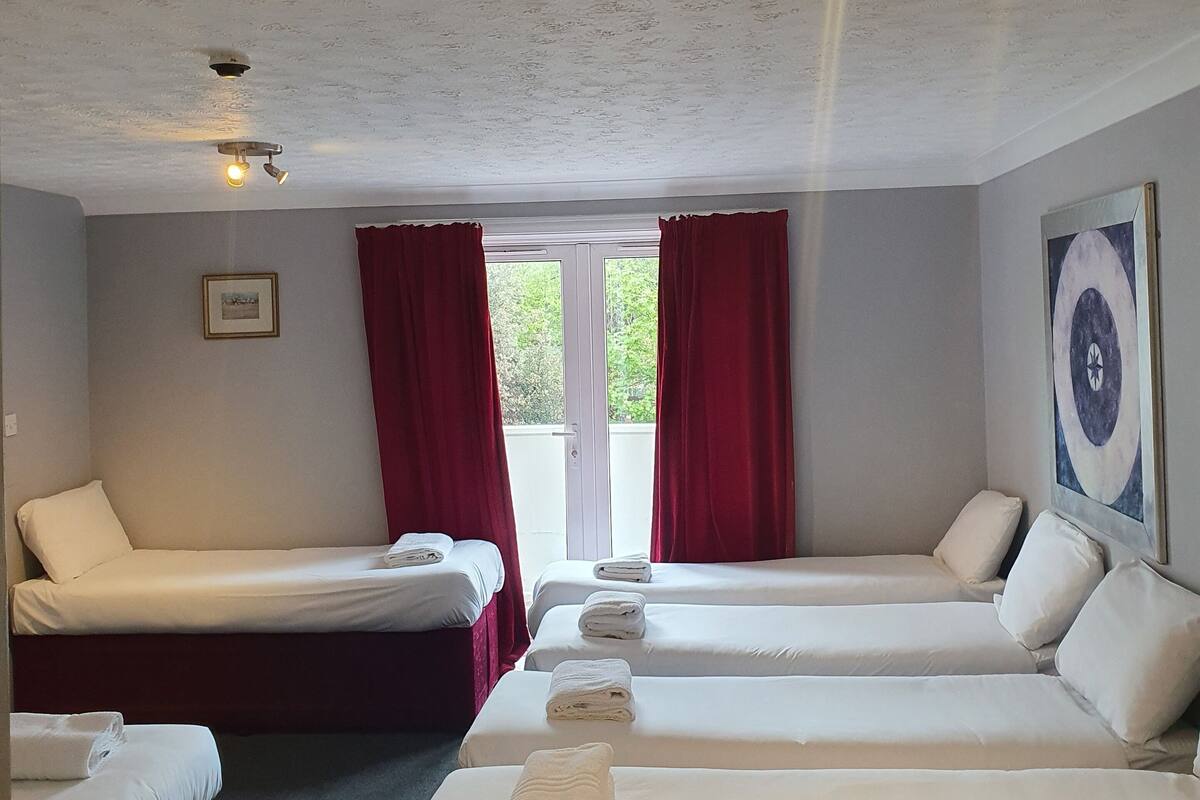 Kamar Basic, Beberapa Tempat Tidur (7 Adults ) | Wi-Fi gratis dan seprai linen