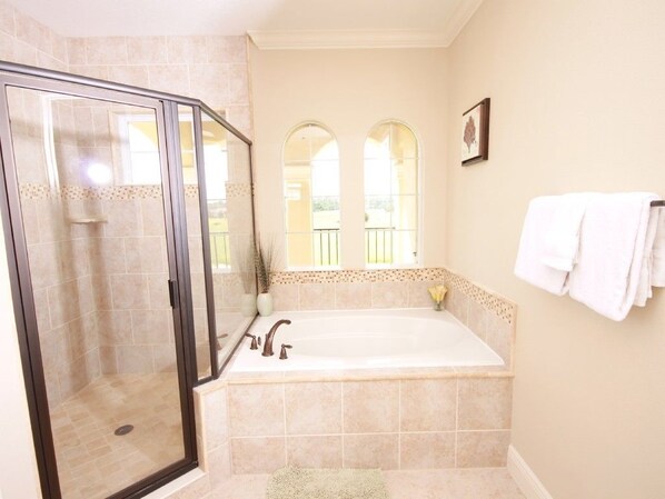 Vila Keluarga, hot tub, area taman | Jet tub