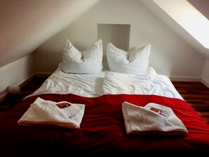 Desk, blackout curtains, cots/infant beds, rollaway beds - Ferienwohnung Alabama (Lutherstadt Wittenberg)