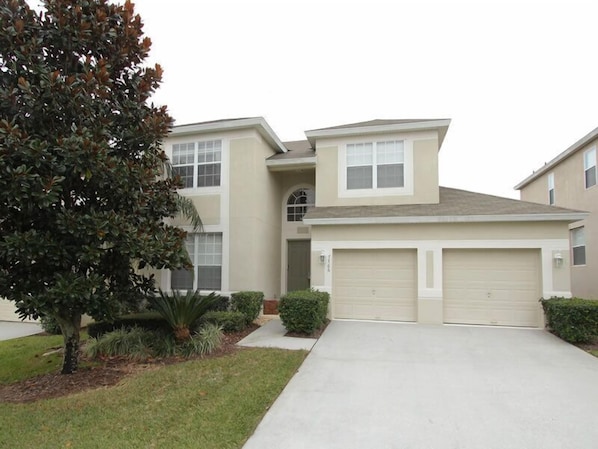 Familjevilla - bubbelpool - trÀdgÄrd | Boendets fasad