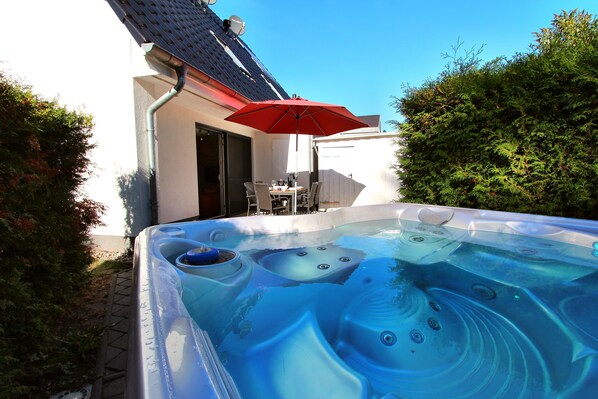 Baignoire à remous extérieure