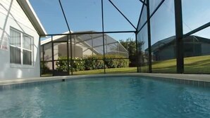 A swimming pool with a clear view of a house and a greenhouse in the background. - Ov2942 - Indian Creek - 4 Bed 3 Baths Villa (Kissimmee)