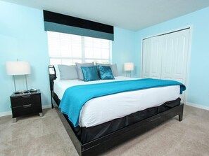 Perhepientalo, yksityinen uima-allas, puutarha-alue | 4 makuuhuonetta, silitysrauta/-lauta, vuodevaatteet