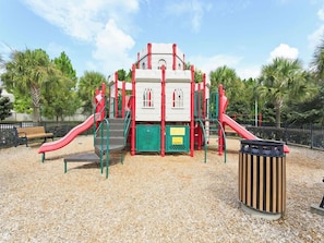 Villa familiale, baignoire à remous, côté jardin | Aire de jeu extérieure pour enfants